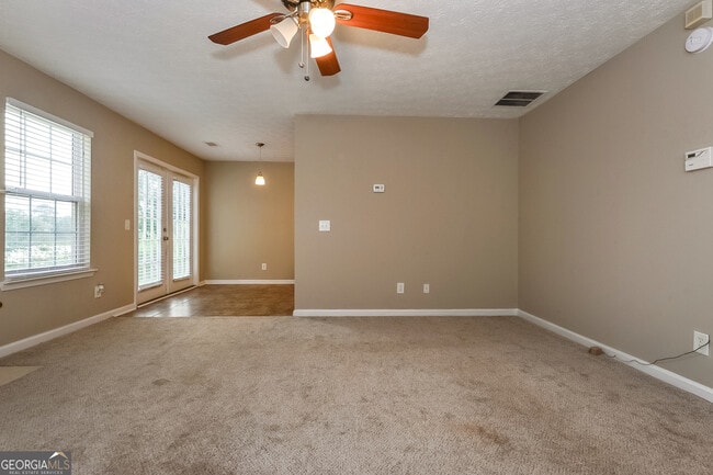 Photo - 815 Lakeside Cir