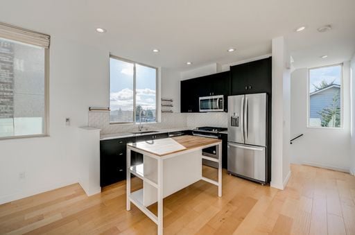 Building Photo - Stunning Modern 2 Bedroom Townhome in Ballard! AVAILABLE January 10th!