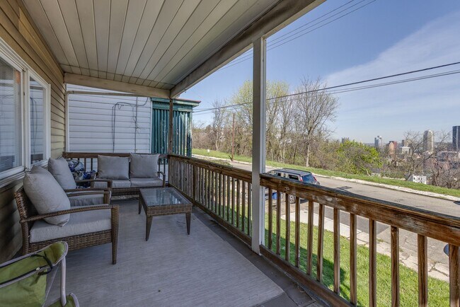 Photo - 1022 E Warrington Ave Unit Apt 1 (Bottom)