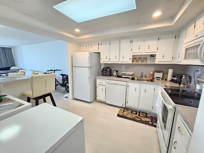 Building Photo - 18031 Biscayne Blvd Unit 603 Rental