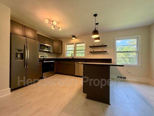 Photo - 6432 Woodland Cres