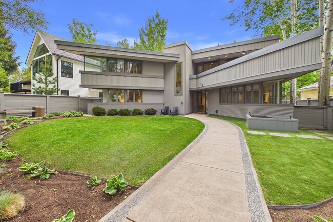 Photo - 506 W Hallam St
