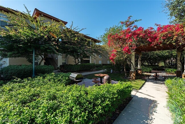 Building Photo - 8861 Colonnades Ct W Unit 215 Rental