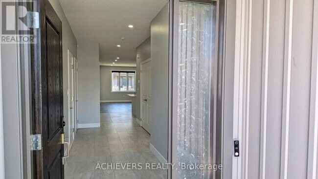 Photo - 2272 Evans Blvd