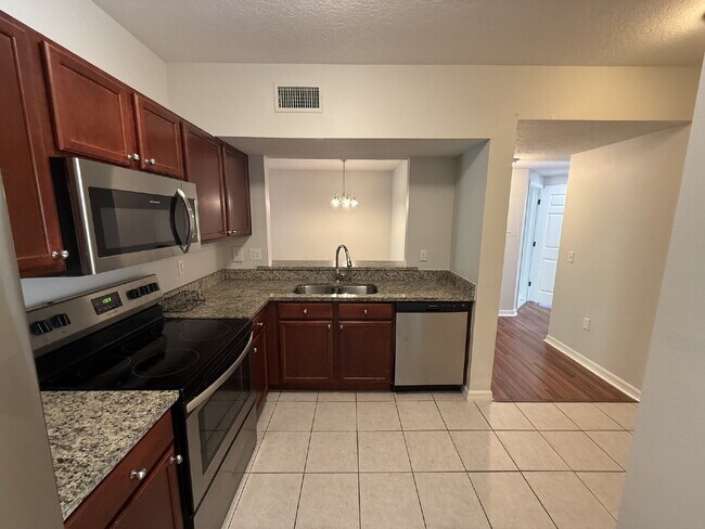 FIRST-FLOOR 3 BEDROOM CONDO IN VILLAGES OF BLOOMINGDALE!
