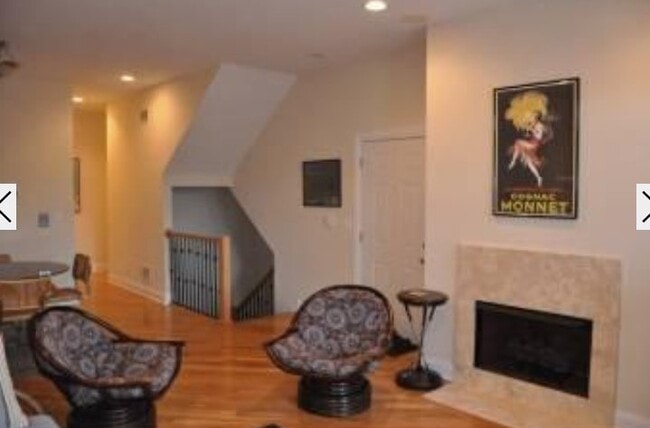 Photo - 2328 N Greenview Ave Unit 3
