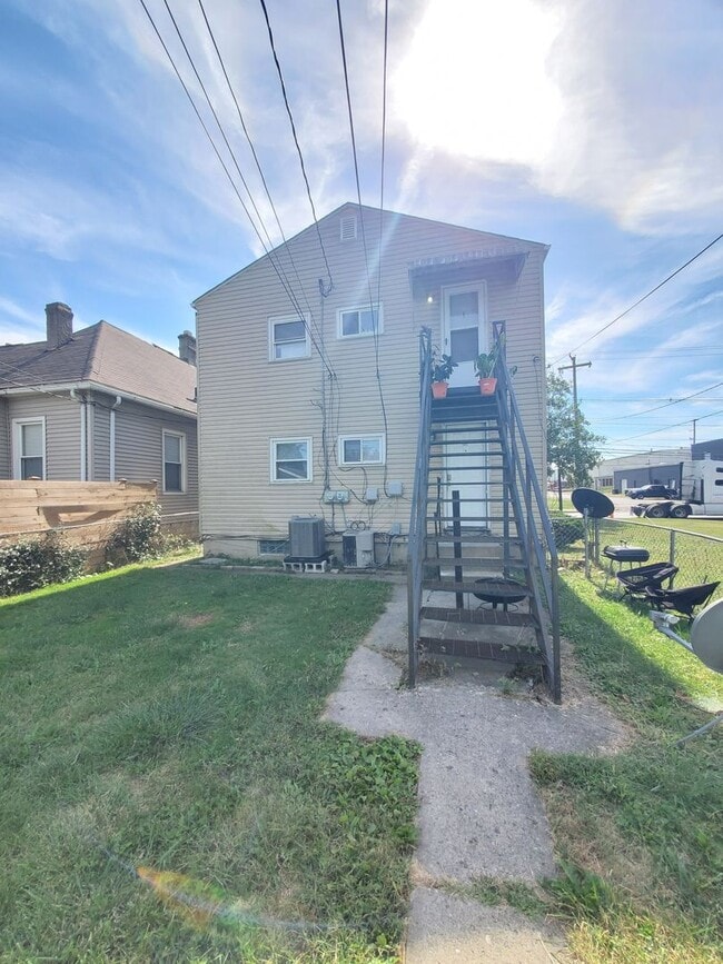 Building Photo - 2822-2824 E 5th Ave Unit 2822