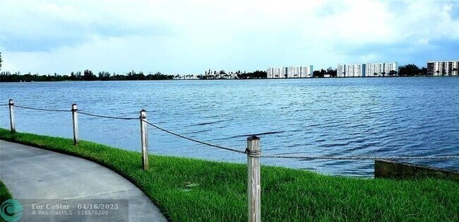 Photo - 114 Lake Emerald Dr Unit 305