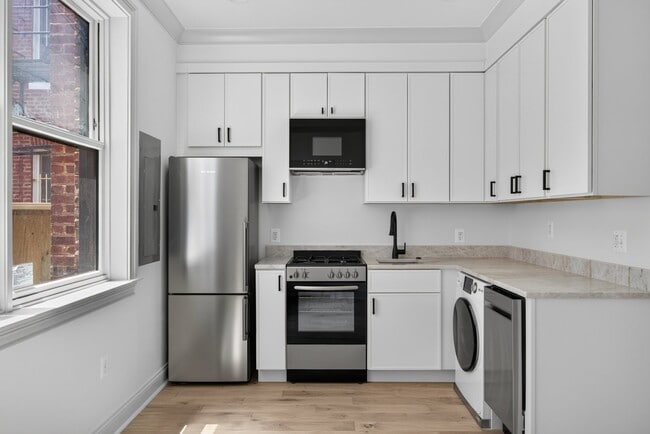 Photo - 311 East Capitol St SE Unidad #2