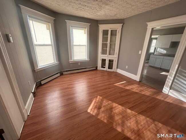 314 Capen St Unidad 2nd Fl