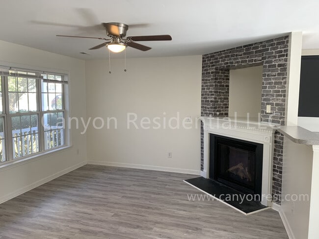Photo - Recently Renovated!! Beautiful 2 bedroom with den!!