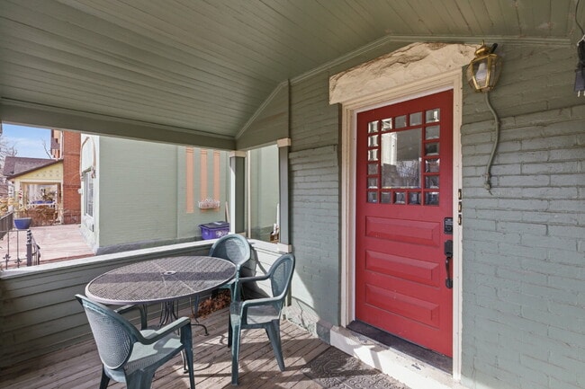 Photo - PRICE DROP! 
Newly Renovated Studio Apt. in Classic Victorian Home in Baker District Unidad #3