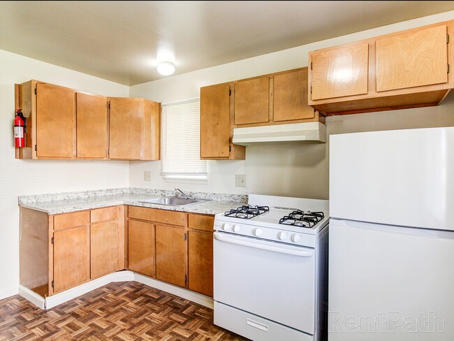 Kitchen - Midway Square Townhomes