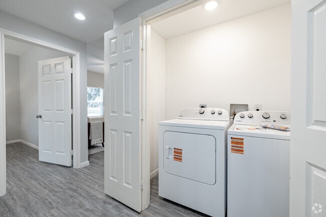 2BR, 1BA - 1,065SF - Laundry