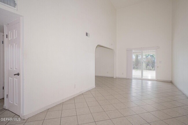 Photo - 3425 Hickman St