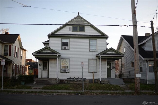 Building Photo - 820-822 HUFFMAN Unit 820