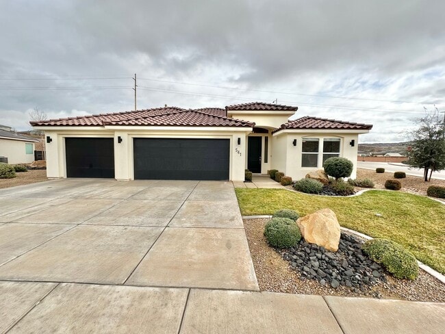 Building Photo - Beautiful Red Waters Home