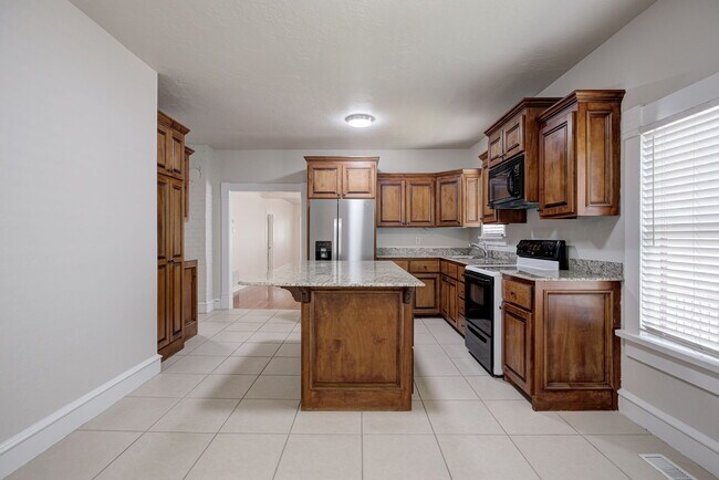 Photo - 1005 Classen Blvd