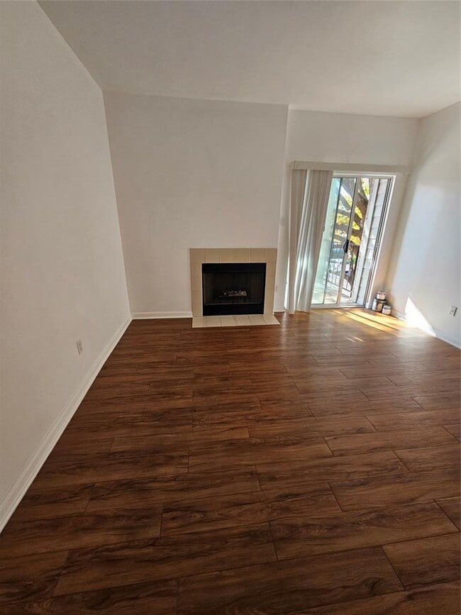 Building Photo - 12166 Metric Blvd Unit 265