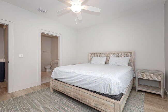 Photo - Fully furnished luxurious waterfront condo at The Inlet!