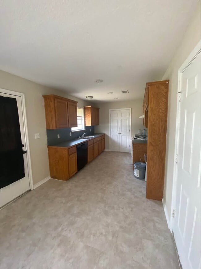 Photo - 600 N 5th St