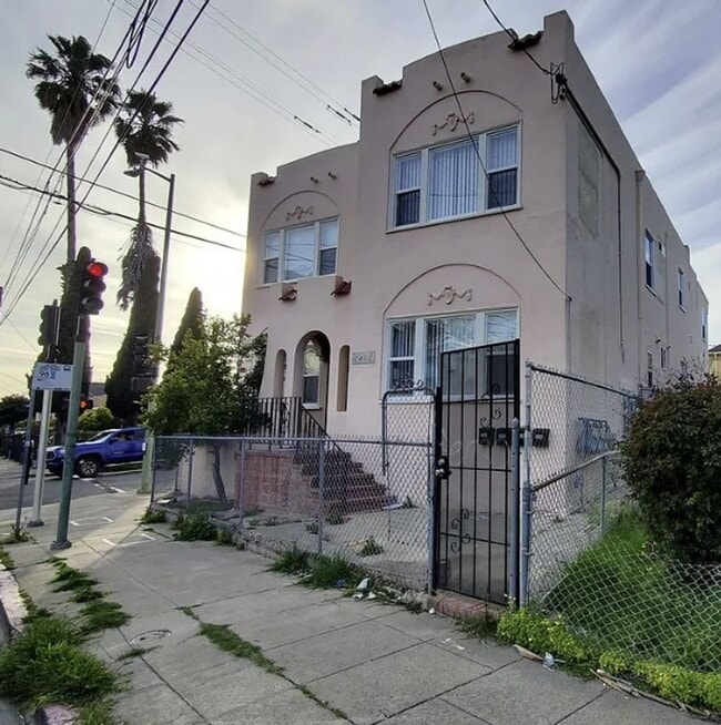 Building Photo - 2401 14th Ave Unit 2403B Rental