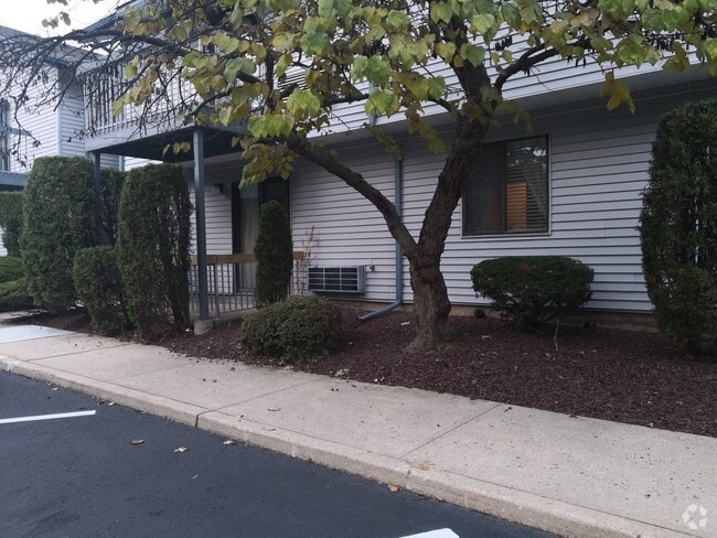 Building Photo - 20 Delar Pkwy Unit 405 Rental