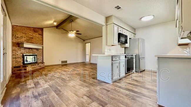 Photo - 3717 102nd St