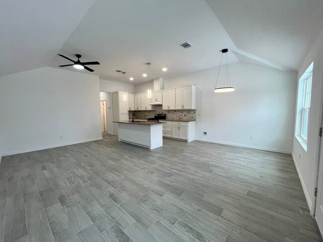 Photo - 5706 Howell St