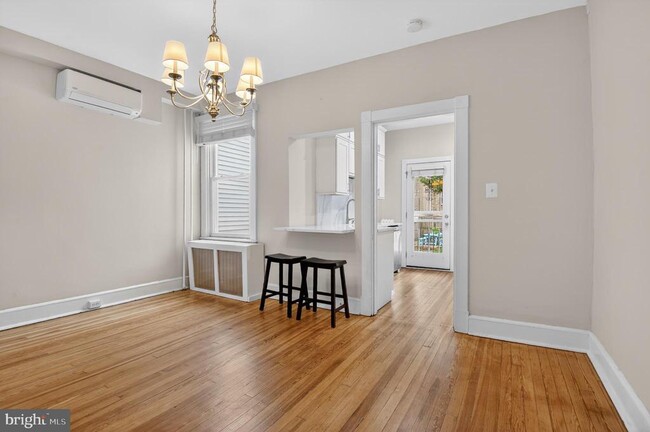 Photo - 747 Kentucky Ave SE