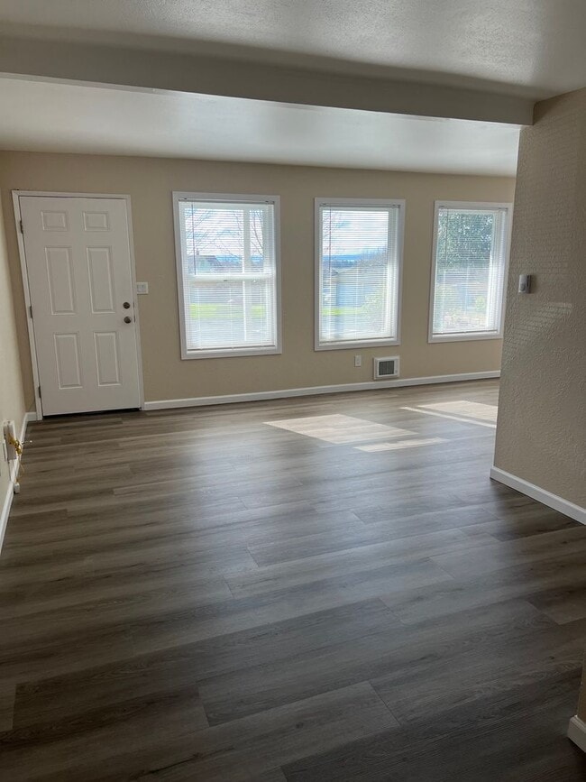 Photo - Fully Renovated 2-Bedroom in Stanwood Unit 4