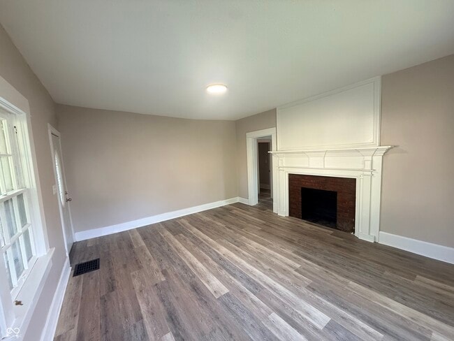 Photo - 320 Lockerbie St