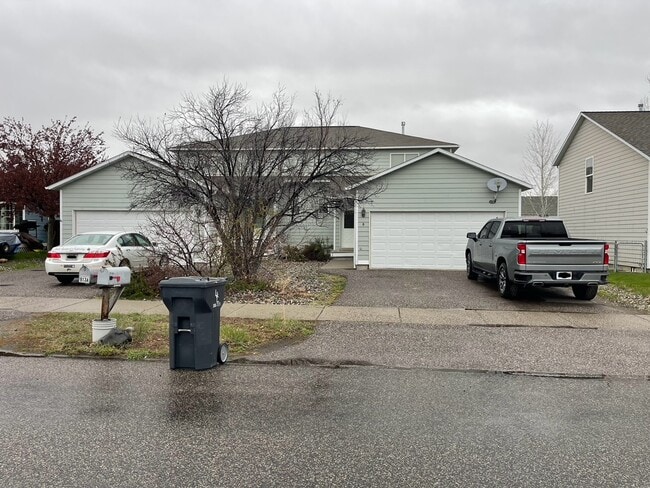 Building Photo - 913 Cardinal Dr