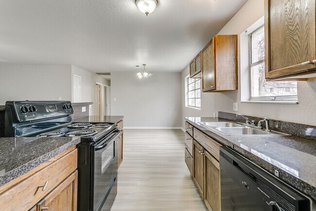 Photo - 712 SW Sunset Ln