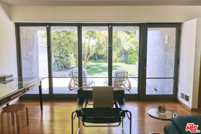 Photo - 423 W Ellis Ave