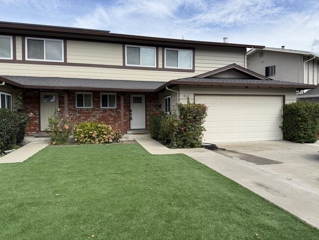 Photo - 827 Comet Dr