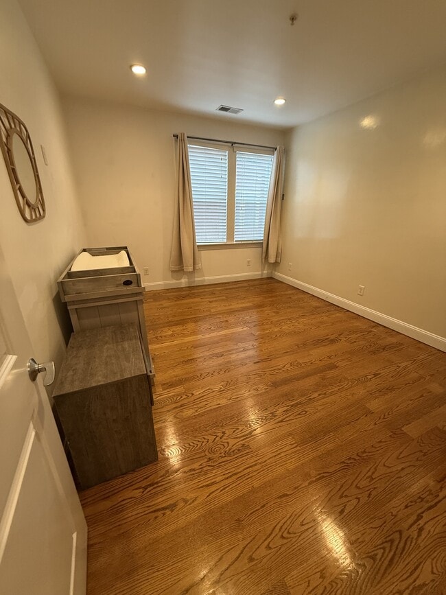 Photo - 37 Coffey St