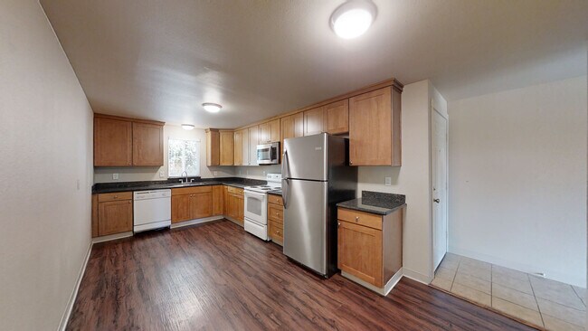 Eat-in Kitchen/All Appliances - 3925 Mason Loop Rd Unit 3925 Mason Loop Apt A