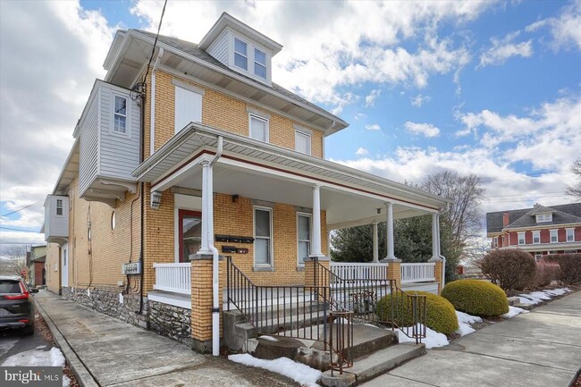 Building Photo - 50 E Maple St Unit 3