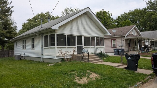 Photo - 1128 Manor Ct