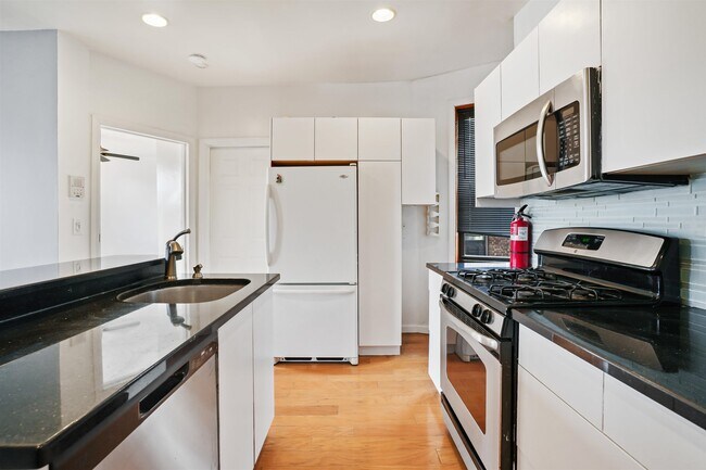 Photo - 14 65th St Unit 16