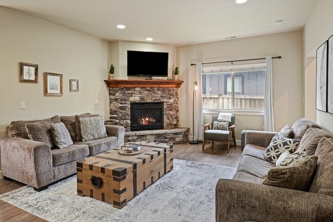 Building Photo - 60999 SE Geary Dr Unit ID1247339P Rental