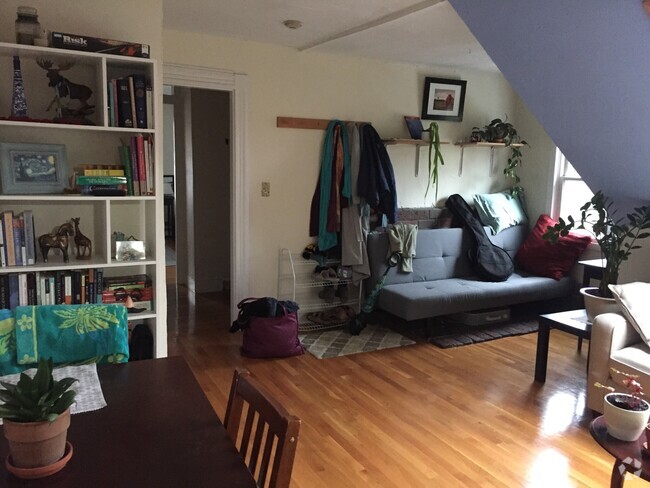 Building Photo - 187 Beacon St Unit 3 Rental