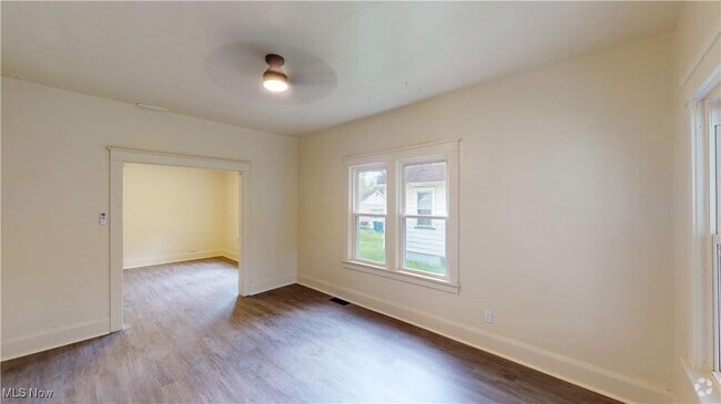 Building Photo - 210 Perry St Rental