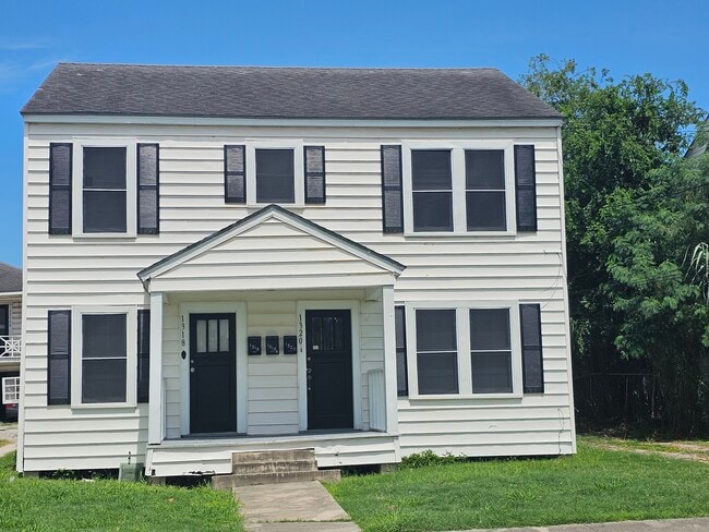 Building Photo - 1318 6th St Rental
