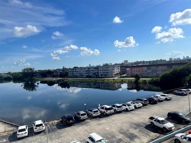 Building Photo - 1351 NE Miami Gardens Dr Unit 402E Rental