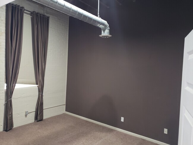 Master bedroom - 100 S Huron St Unit 8A