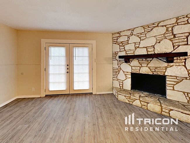 Photo - 827 Thornedike Dr