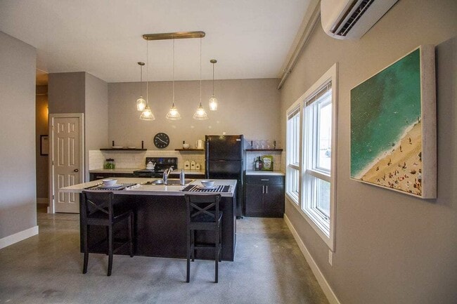 Photo - Welcome to Urban Studio 43 – Comfort, Convenience & Contemporary living in South Kansas City