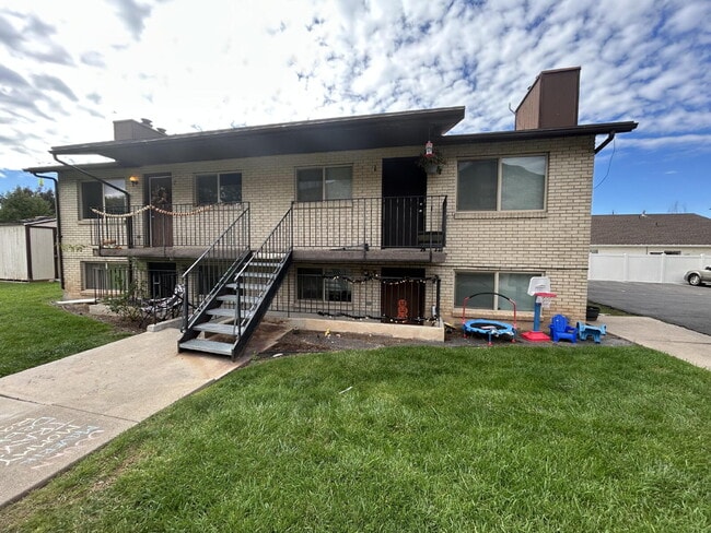 Building Photo - 2 Bedroom In North Ogden! Unit 4